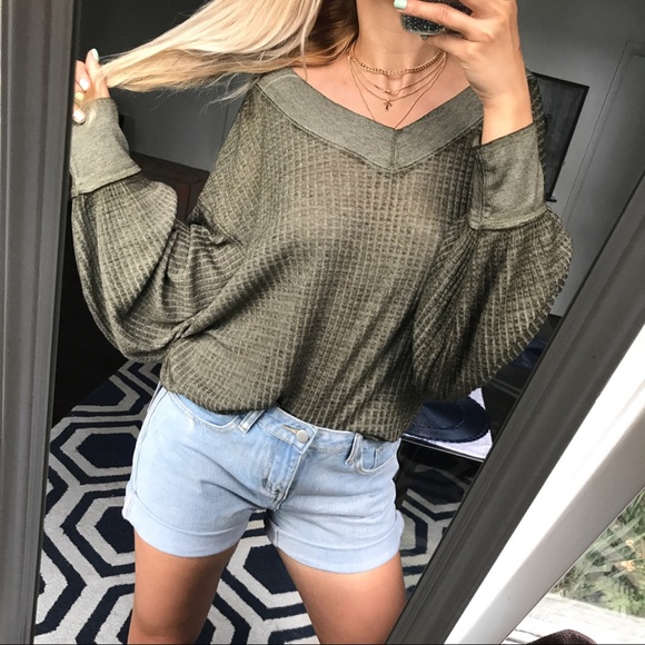 🆕 FREE PEOPLE LOOSE VNECK TOP IN CINDERED OLIVE! - Picture 2 of 11